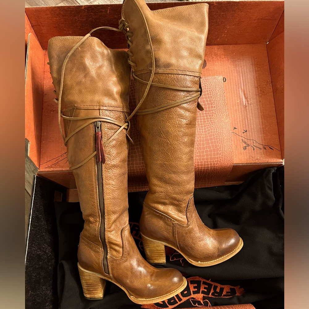 Freebird Brock
Size 7
NIB
Rich brown color